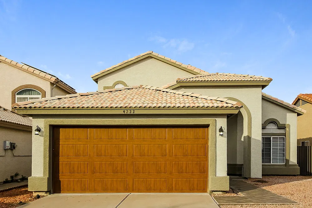 4 bed, 3.0 bath, 1922 sqft, $2,645 — Photo 1