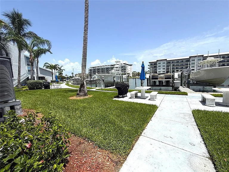 179 Medallion Blvd #C — Photo 17