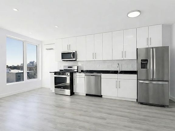 2nd image of 142 Huron St #5A