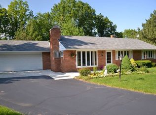 18740 Ridgewood Ln, Brookfield, WI 53045