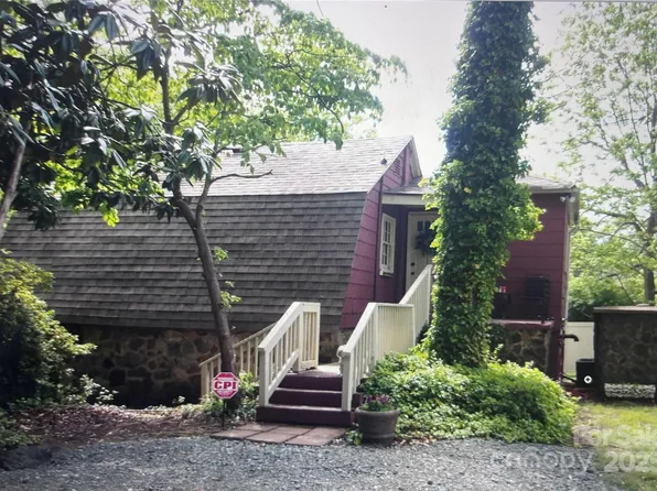 1115 N Main St, Mount Holly, NC 28120