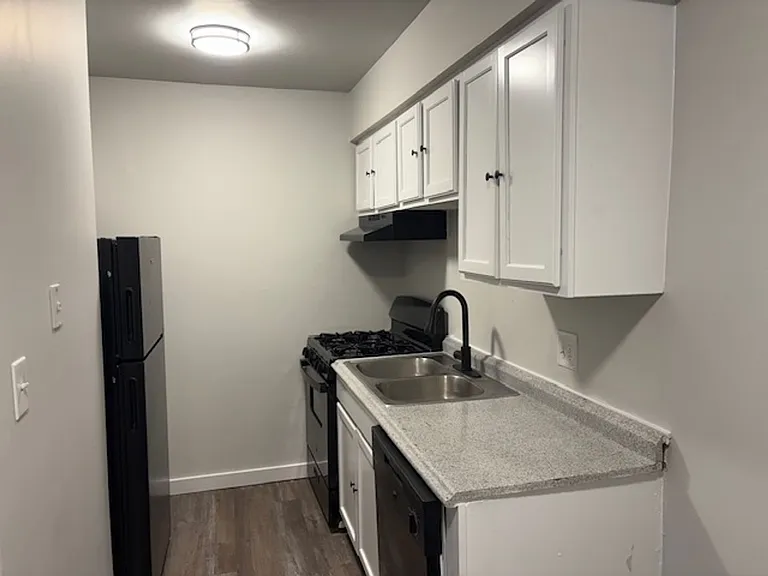Fairway Apartments — Photo 24