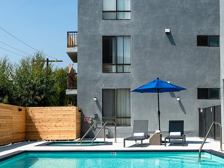Kingsley Tower Apartments — Photo 14