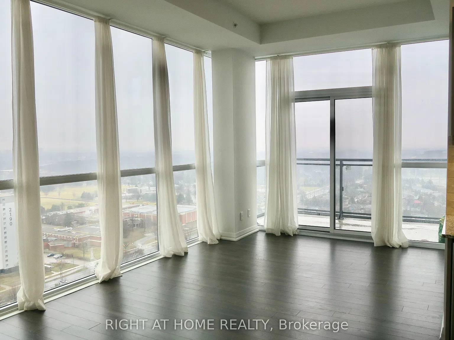 ME Living Condos — Photo 2