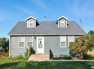 300 S 14th St, Le Claire, IA 52753