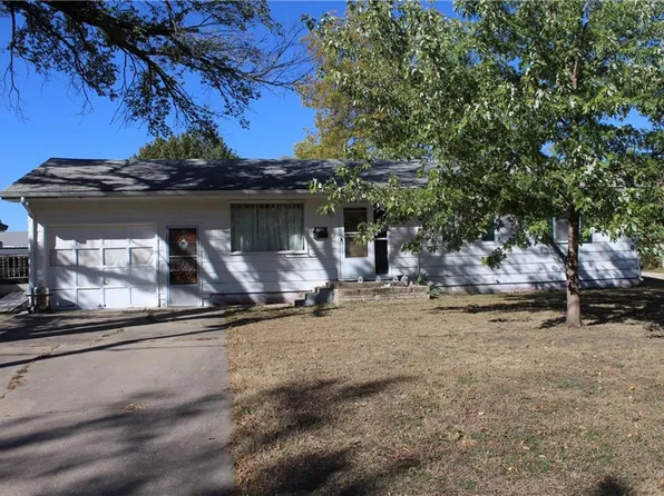 107 S Green St, Yates Center, KS 66783