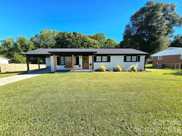2610 Fairgreen Dr, Gastonia, NC 28056