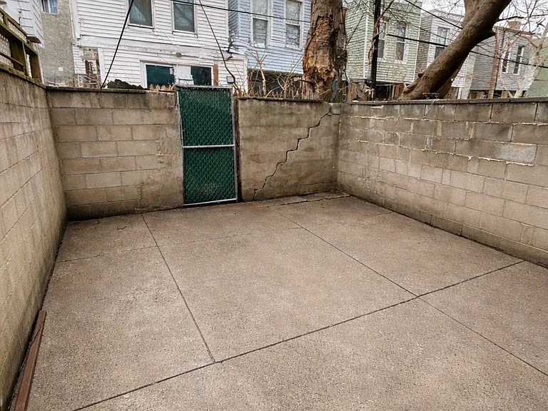 1320 S Myrtlewood St — Photo 27
