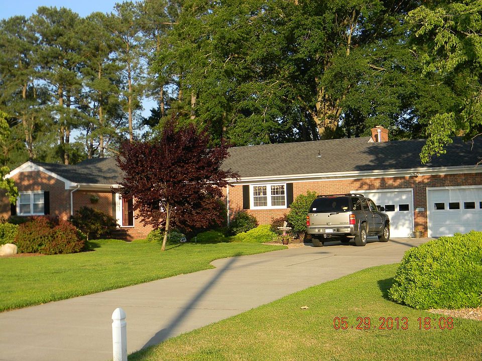 2nd image of 107 Stadium Dr