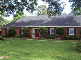 514 Oakbrook Cir, McComb, MS 39648