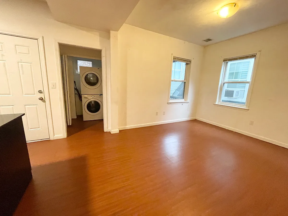 Building Photo - 93A Hillside St #2