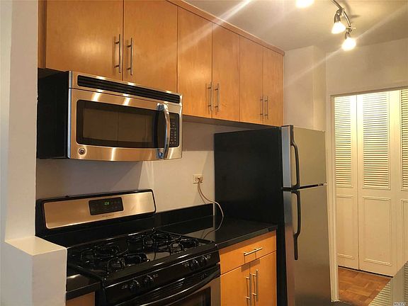 3rd image of 18-15 215th St APT 9G