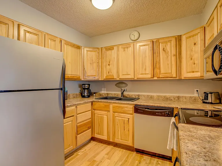 335 Wright St #11-307 — Photo 1