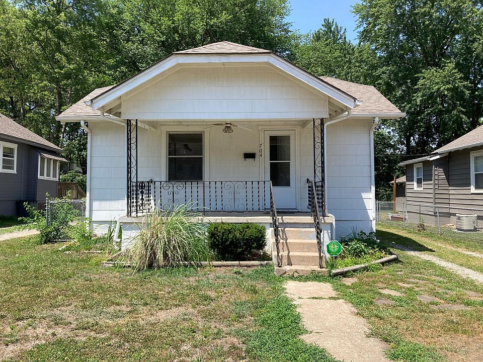 1st image of 704 W 77th St