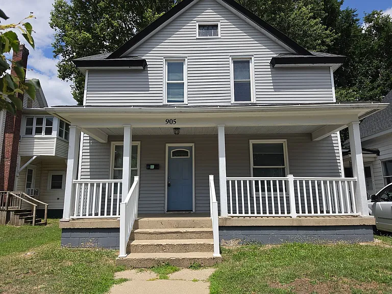 905 E Washington St — Photo 2