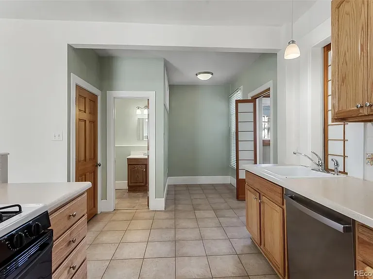 914 E Iowa Ave — Photo 9