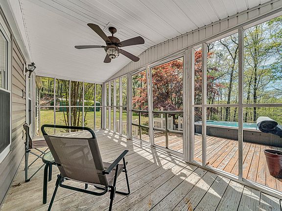 2nd image of 2674 Pico Rd