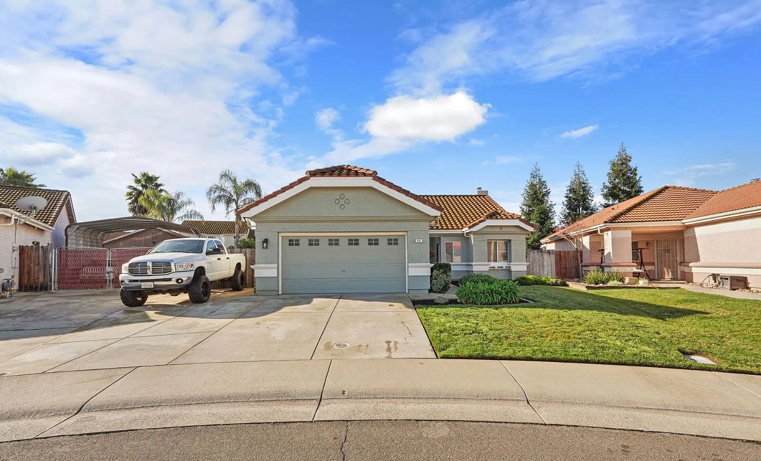 876 Cobden Way photo 1
