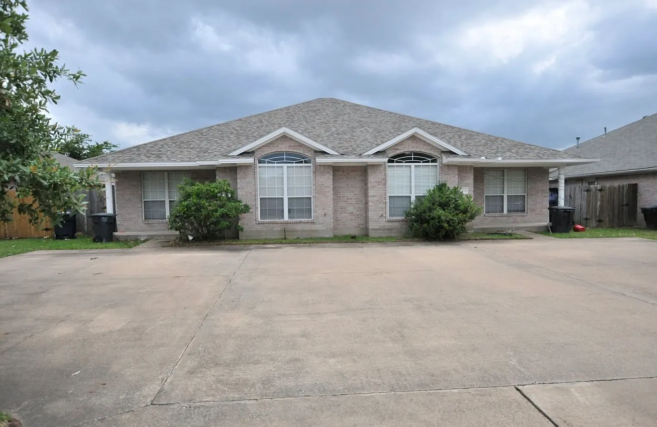 3 bed, 2.5 bath, 1362 sqft, $1,450 — Photo 1