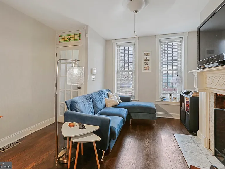 675 E Clement St — Photo 3