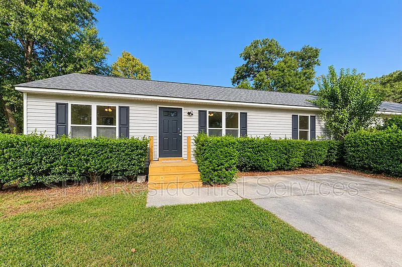 3 bed, 2.0 bath, 1998 sqft, $1,750 — Photo 1