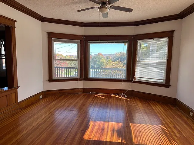 3 bed, 1400 sqft, $1,800 — Photo 2