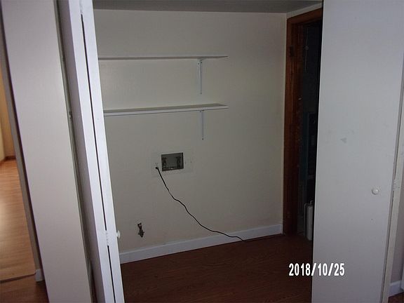 3rd image of 462 Laurel Dr