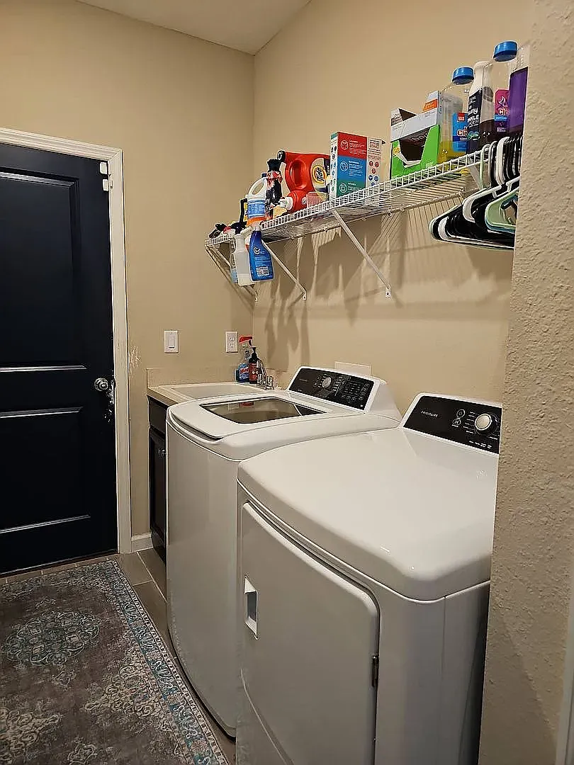4 bed, 2268 sqft, $2,420 — Photo 4
