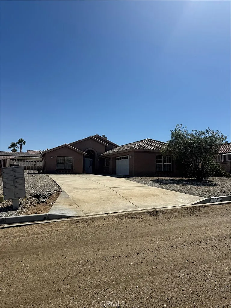 3 bed, 1736 sqft, $1,950 — Photo 1