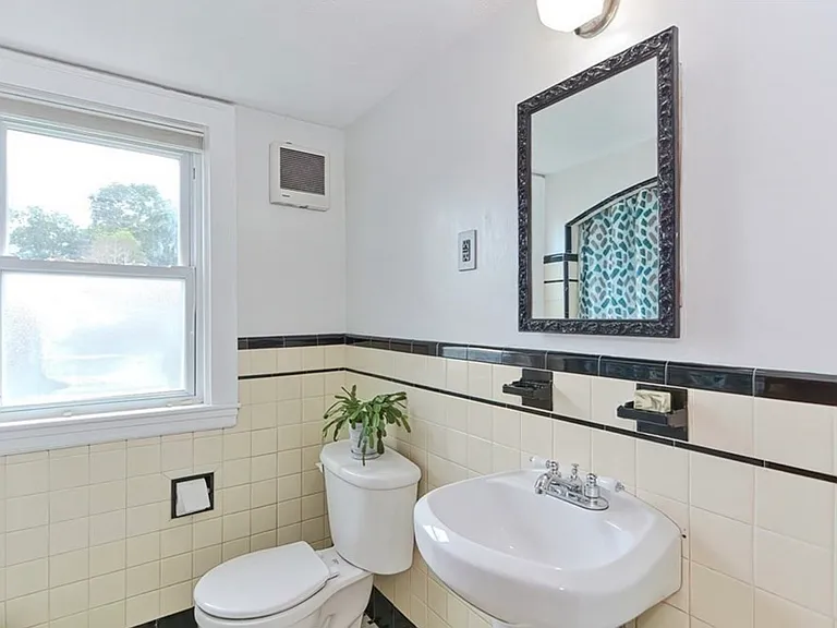 36 Alleyne St #1 — Photo 17