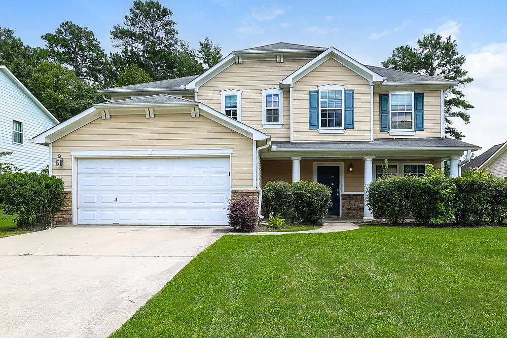 3 bed, 2.5 bath, 3239 sqft, $2,205 — Photo 1