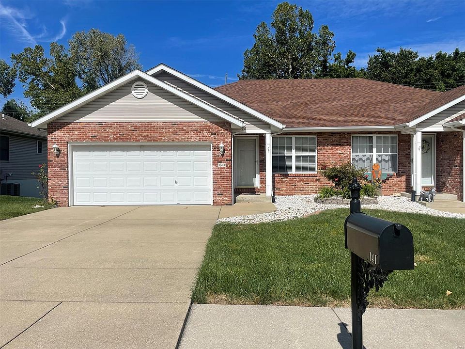 1st image of 141 Rolling Oaks Dr