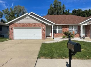 141 Rolling Oaks Dr, Collinsville, IL 62234