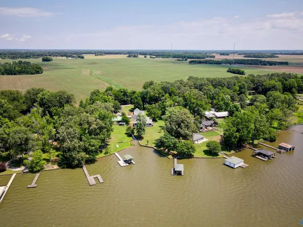 10576 Paradise Shrs, Athens, AL 35611