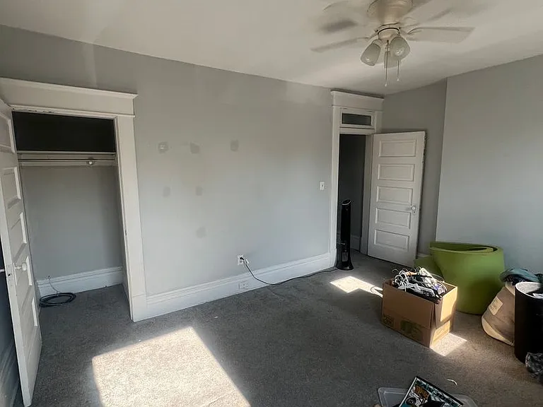 390 E Whittier St — Photo 2