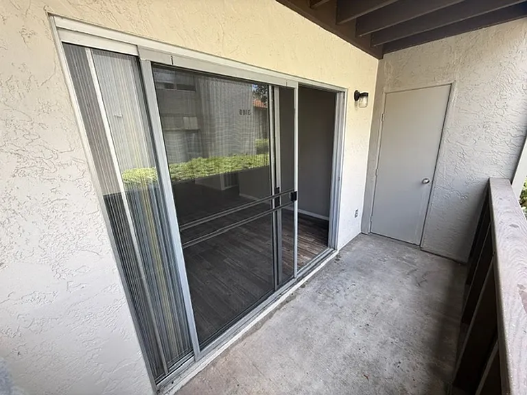 BONITA COURT APARTMENTS — Photo 12