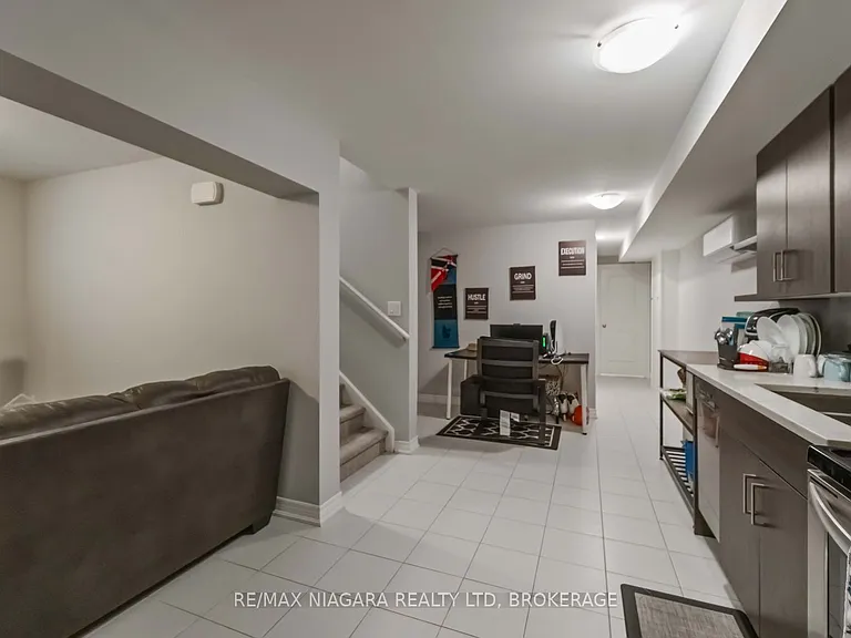 81 Grove St — Photo 34