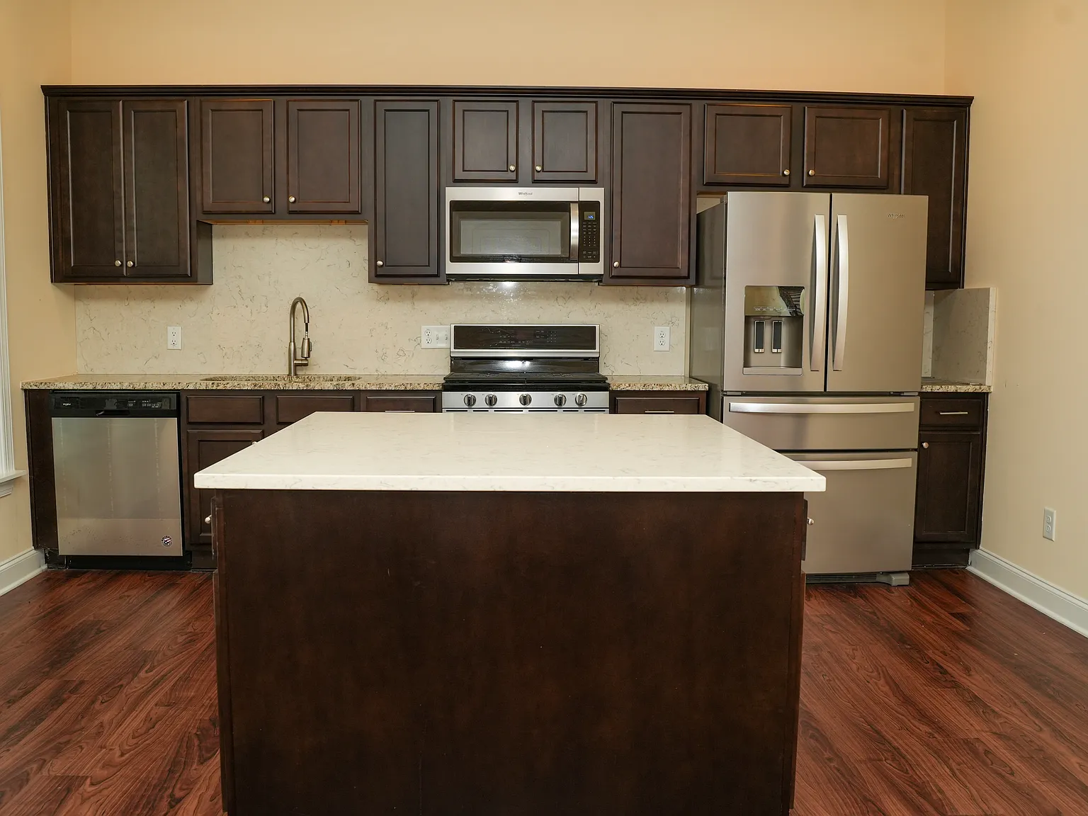 1 bed, 1350 sqft, $1,300 — Photo 4