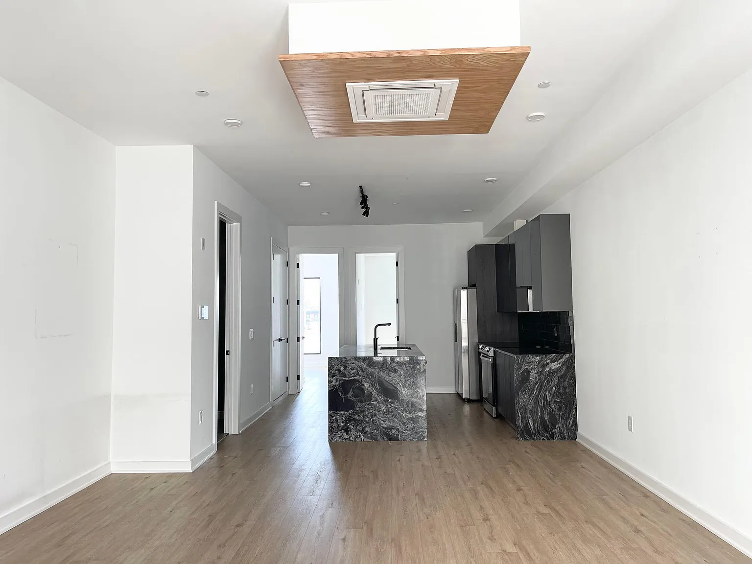 2 bed, 1000 sqft, $1,950 — Photo 4