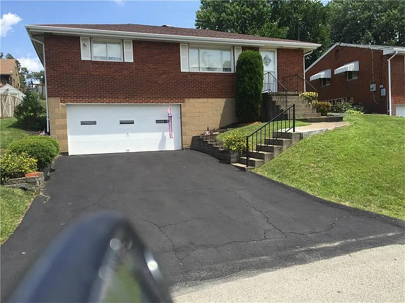 1525 Harding Ave photo 1