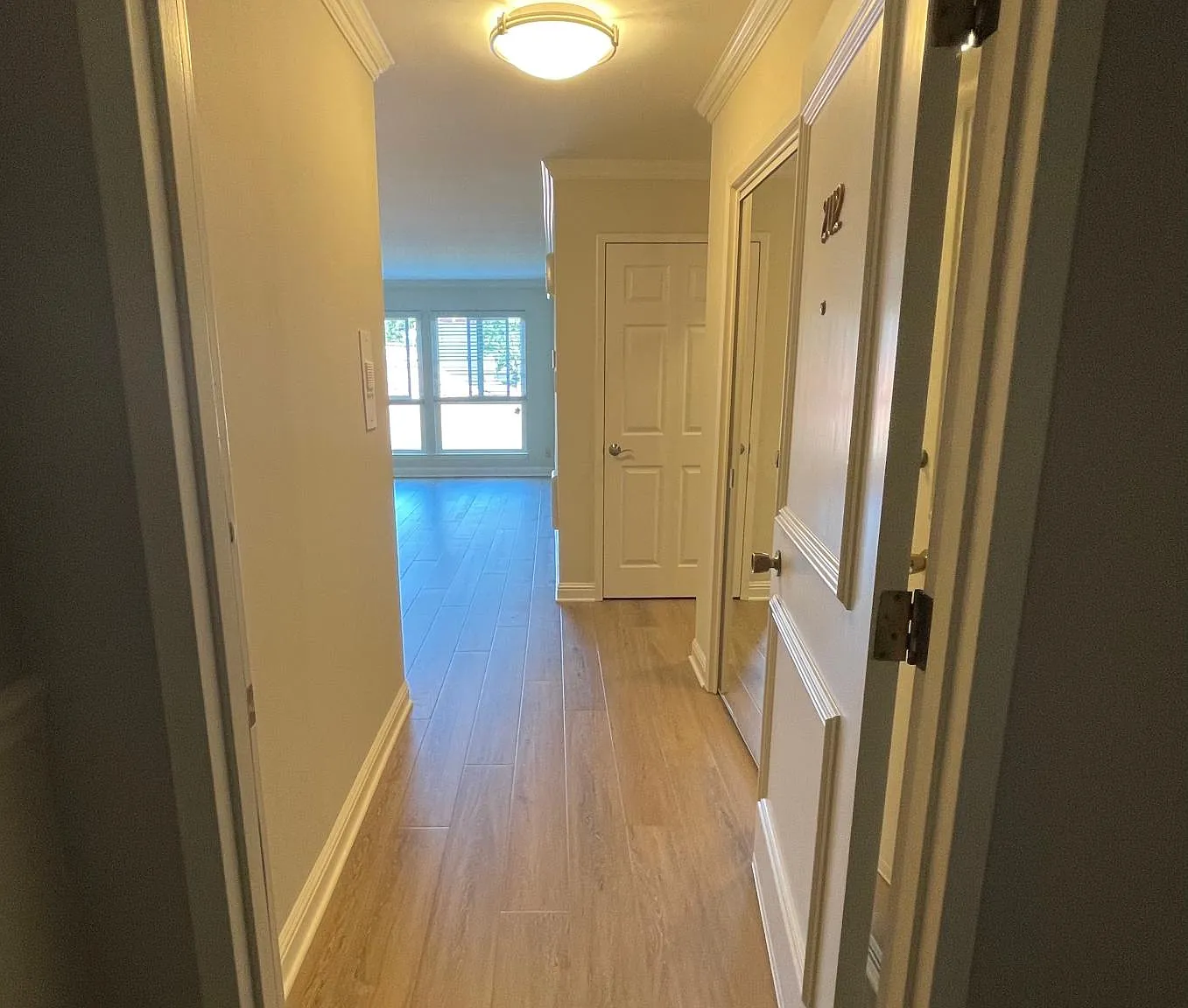 715 Laurel Ave — Photo 2