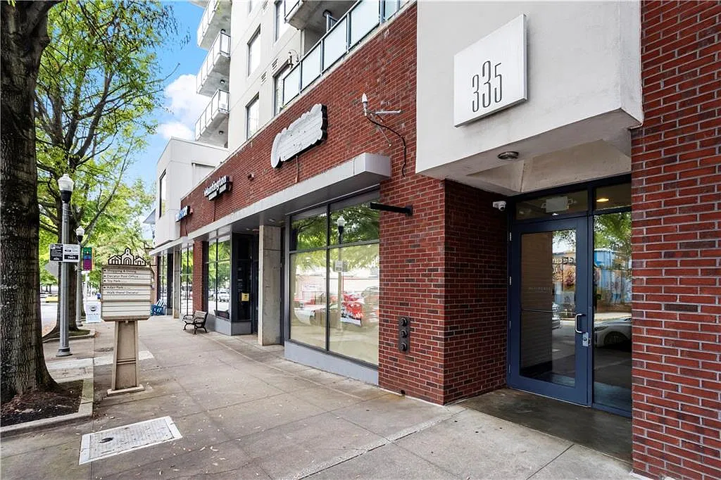 1 bed, 1.0 bath, 912 sqft, $2,000 — Photo 1