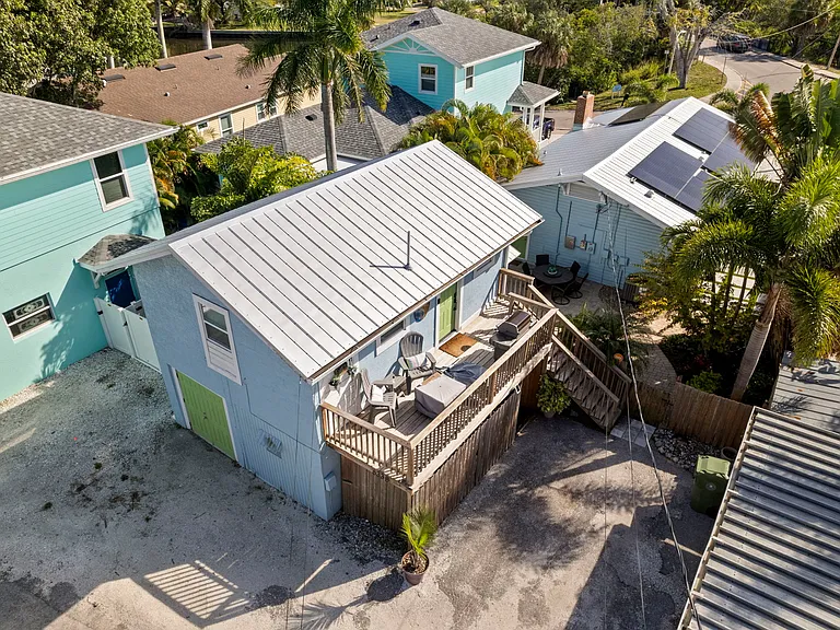 This photo is to give perspective on the property. The back house is NOT included in this listing. It is a separate rental property with its own private parking & entrance from the alley.