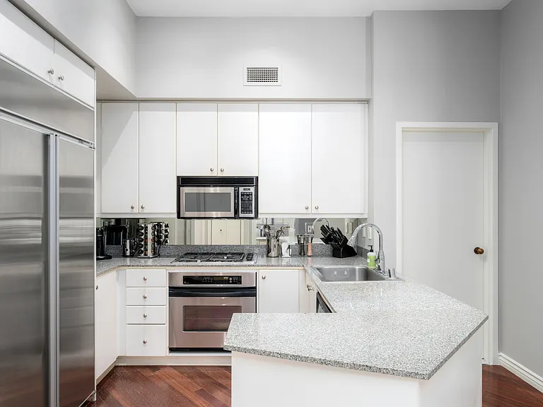 500 W Harbor Dr #1502 — Photo 10
