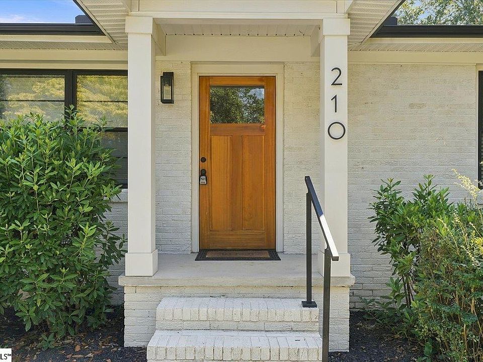 1st image of 210 Woodfield Ave