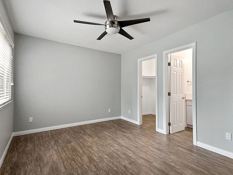 Solara Apartment Homes — Photo 32