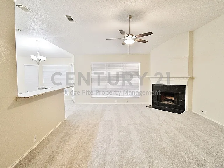 210 Ridgecrest Dr — Photo 3