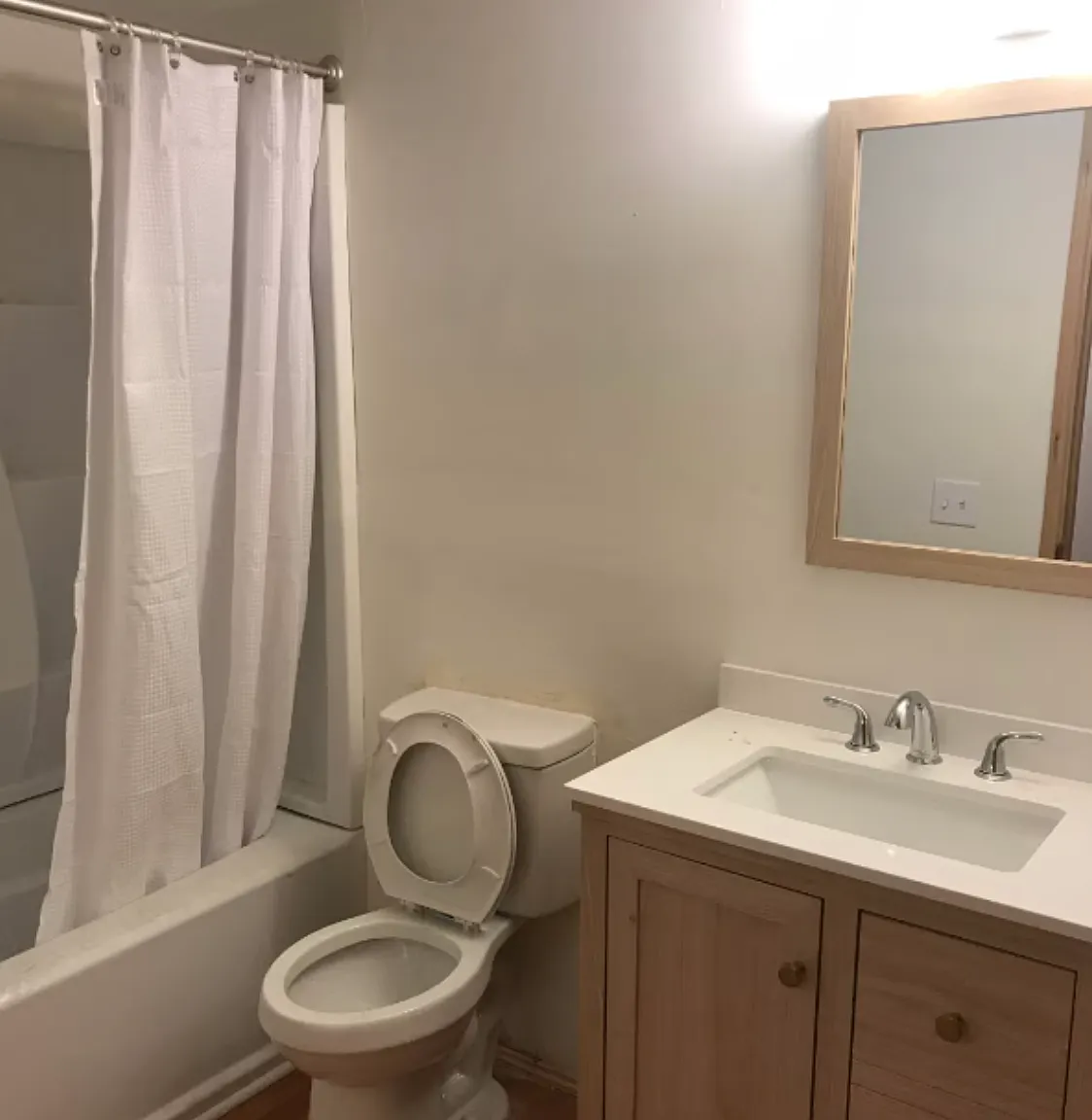 4 bed, 2.5 bath, 2700 sqft, $800 — Photo 3