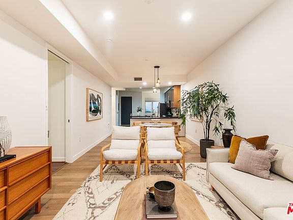 3rd image of 6001 Carlton Way APT 105