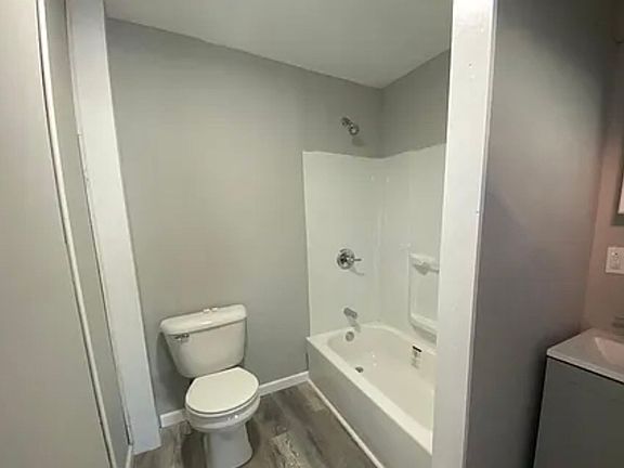 3rd image of 1733 & 1735 Edison Ave